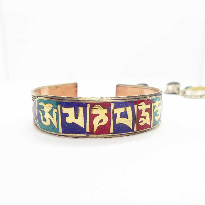 Ethnic Fashion Com - BB-193 チベットお守りオープンカフバングル OM MANI パッド私ハムバングル赤銅カラフルな石