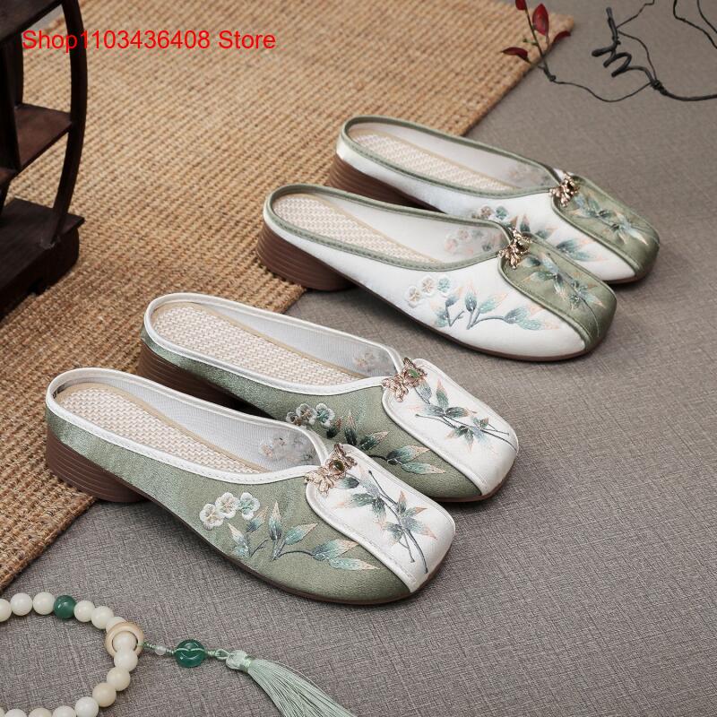 新しい刺繍入りスリッパ、女性用ホームフラット布製シューズ、ナ - The Ethnic Fashion のレビューと価格
