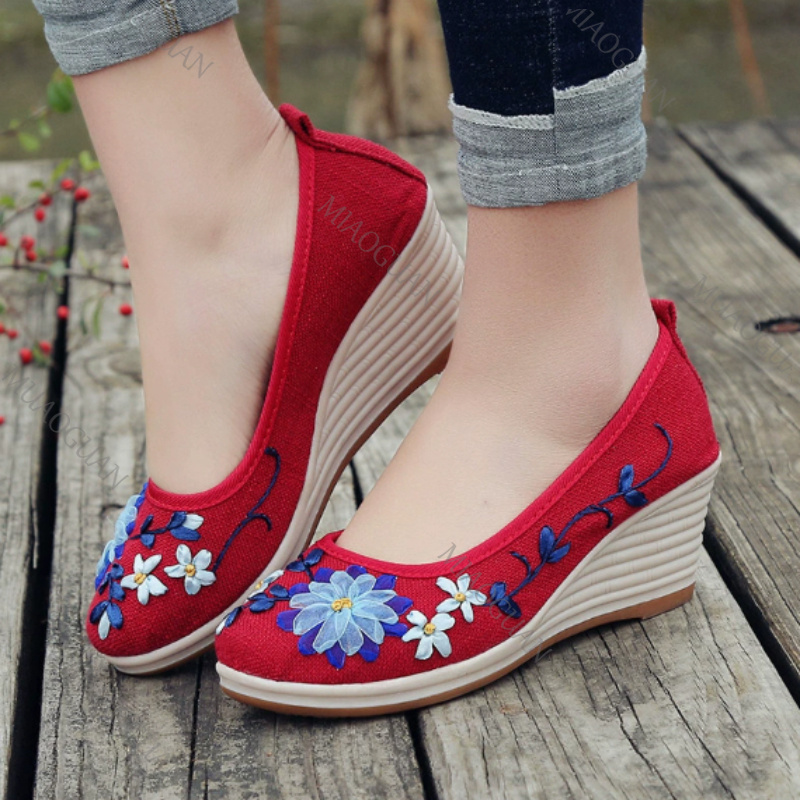 刺繍入り女性用コンフォートウェッジプラットフォームシューズ、 - The Ethnic Fashion のレビューと価格